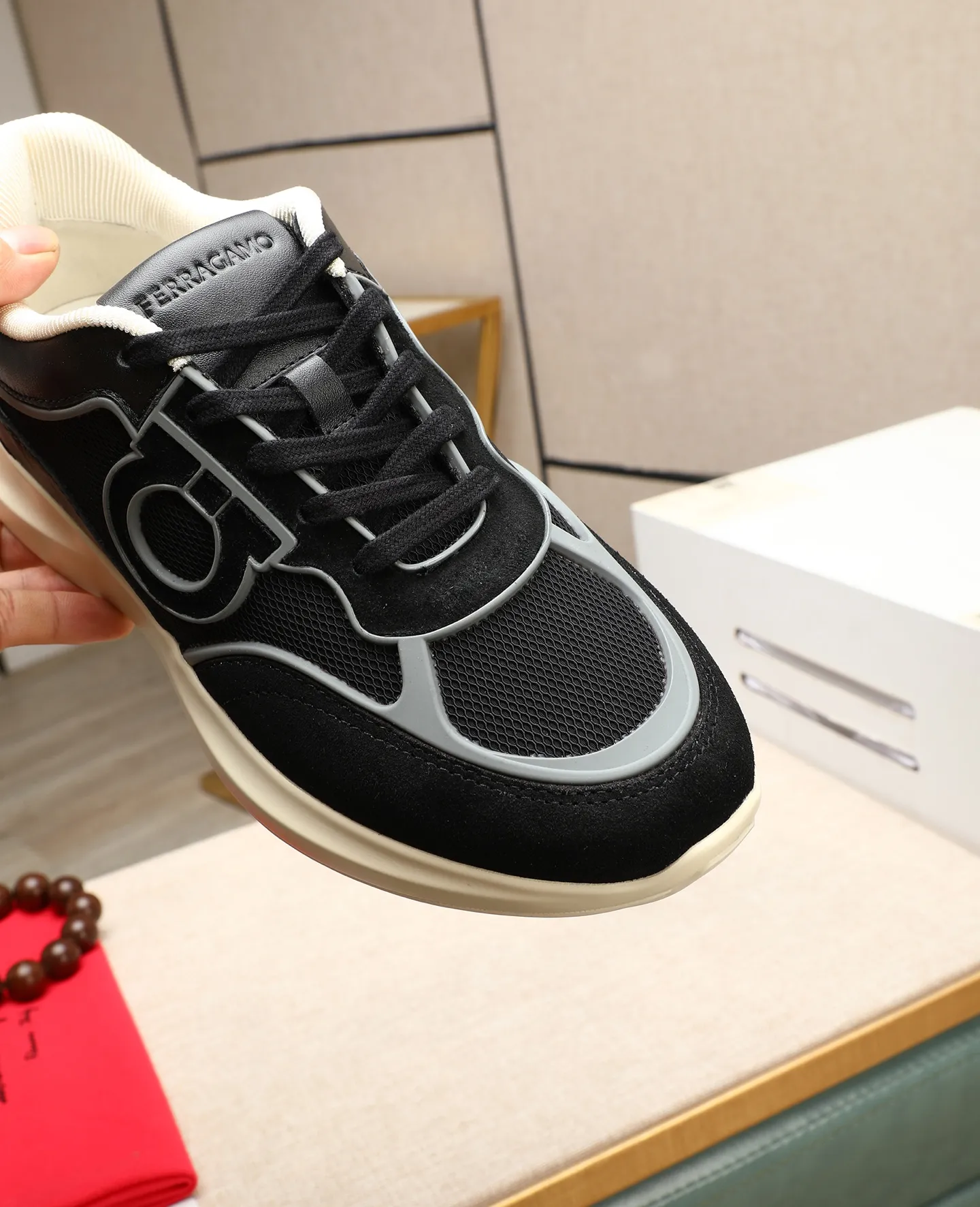 Men's shoes 💰700 📛📛 Salvatore Ferragamo is the world's top luxury footwear brand. It comes from the fashion kingdom of Italy. It is famous all over the world for its traditional handmade design and novel styles... 🚶🏻🚶🏻New suit shoes are available simultaneously at the counter. This model is purely handmade. The fabric is imported from Italy and original first-layer cowhide. Mesh + cowhide lining. Original authentic outsole🌀🌀Size: 39➖44 (38 45 customized)